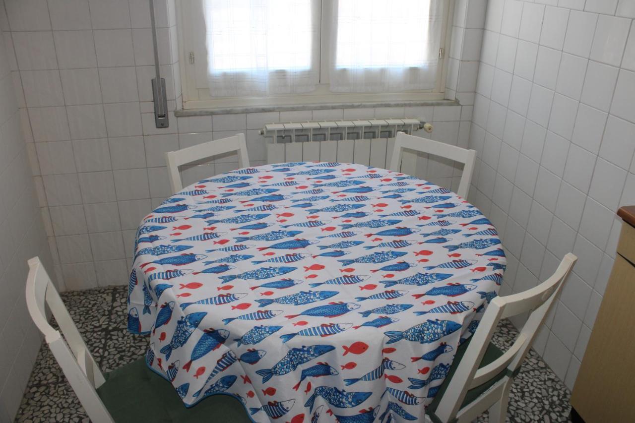 Appartamento Sunflower Леванто Екстериор снимка